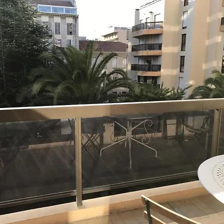 Dans Senior Apartment *